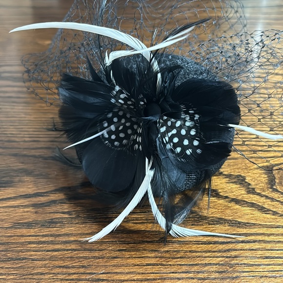 Black and white fascinator - Picture 2 of 7